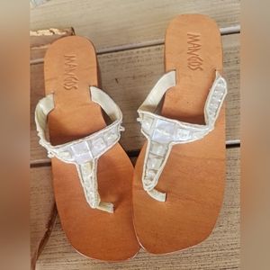 Mangos White Abalone Shell Beaded Thong Sandals Low Stack Heel Size 6